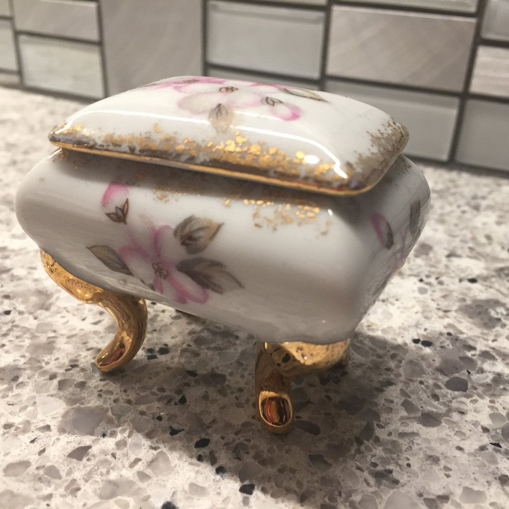 VINTAGE  Royal Crown Tiny Pot